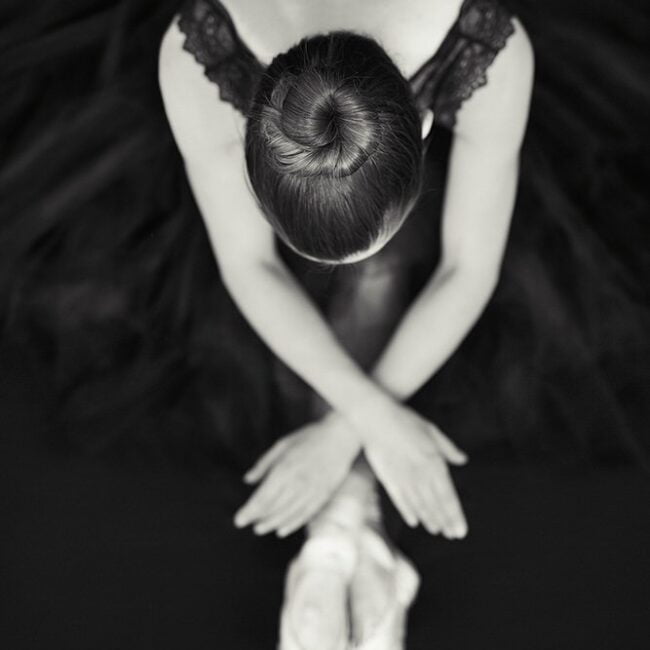 Ballerina van bovenaf gefotografeerd