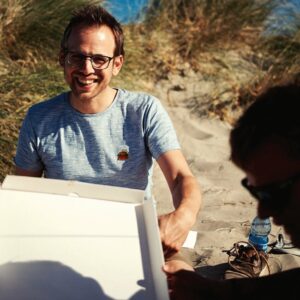 Ferdivds eet weer pizza op het strand