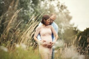 prachtige zwangerschapsfoto in Vught Vught van moeder en vader